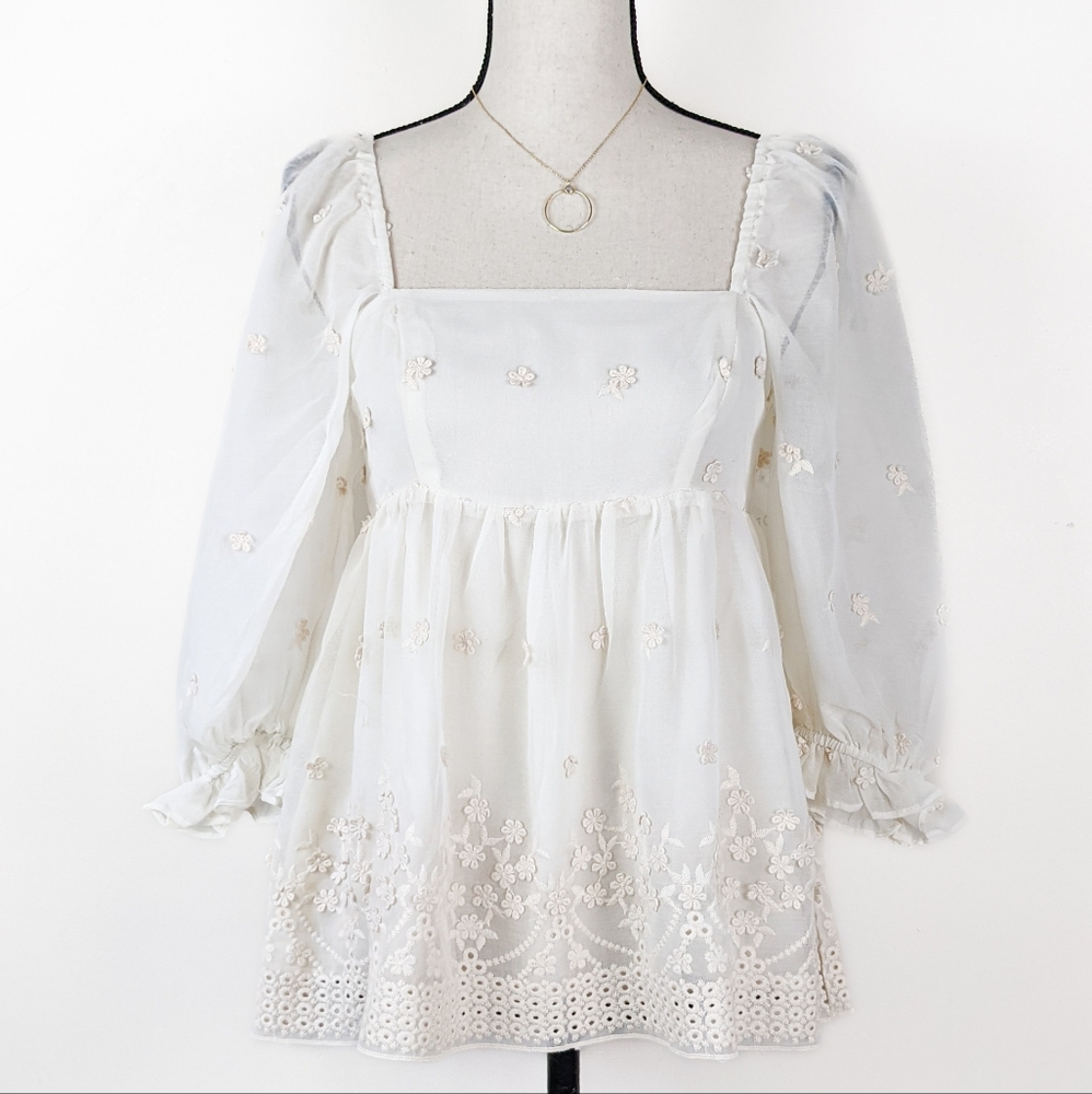 NWT Storia Floral Embroidered Cream Baby Doll Top, Size Medium
